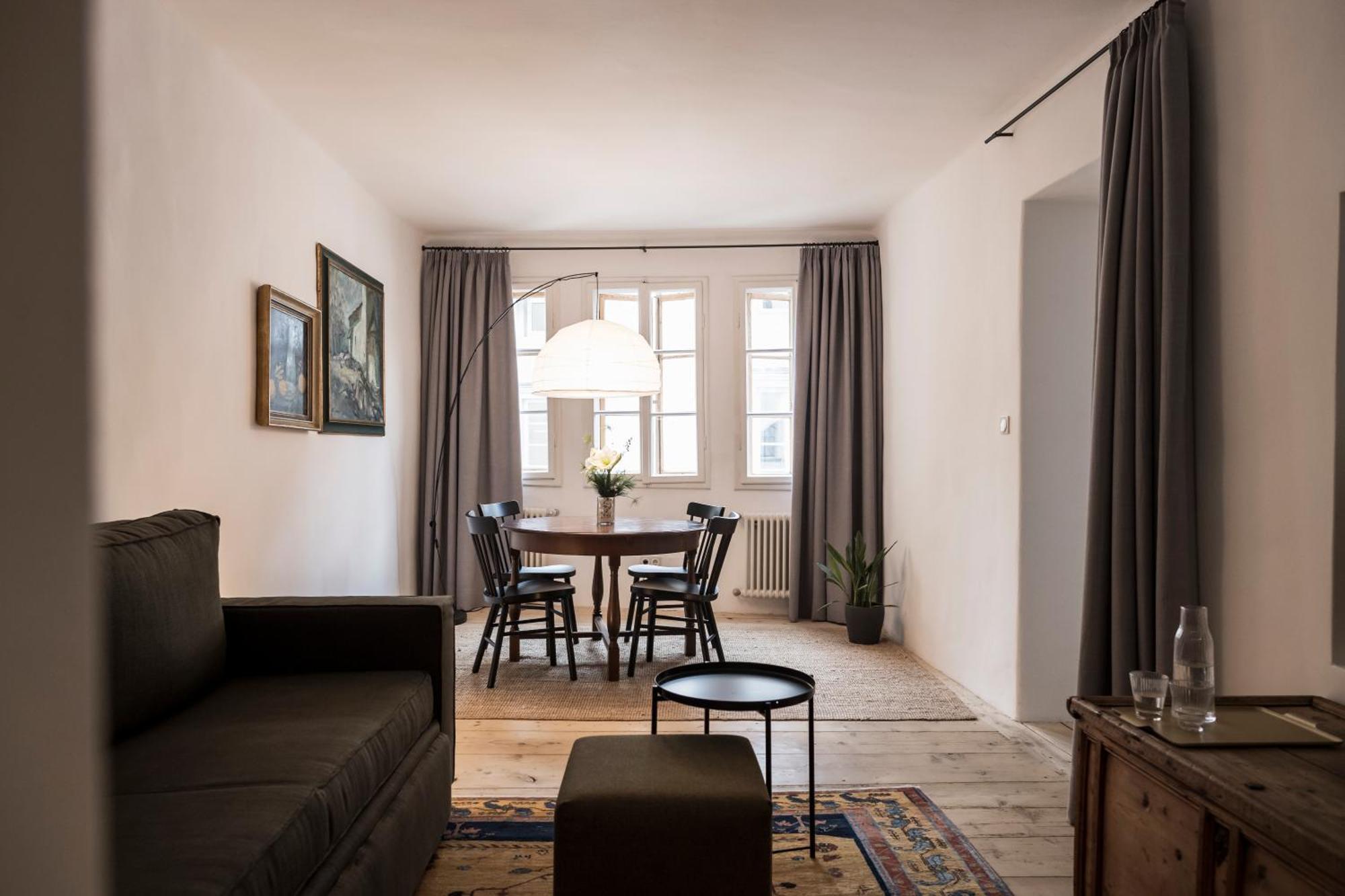 ホテル Goldenstern Townhouse ボルツァーノ エクステリア 写真